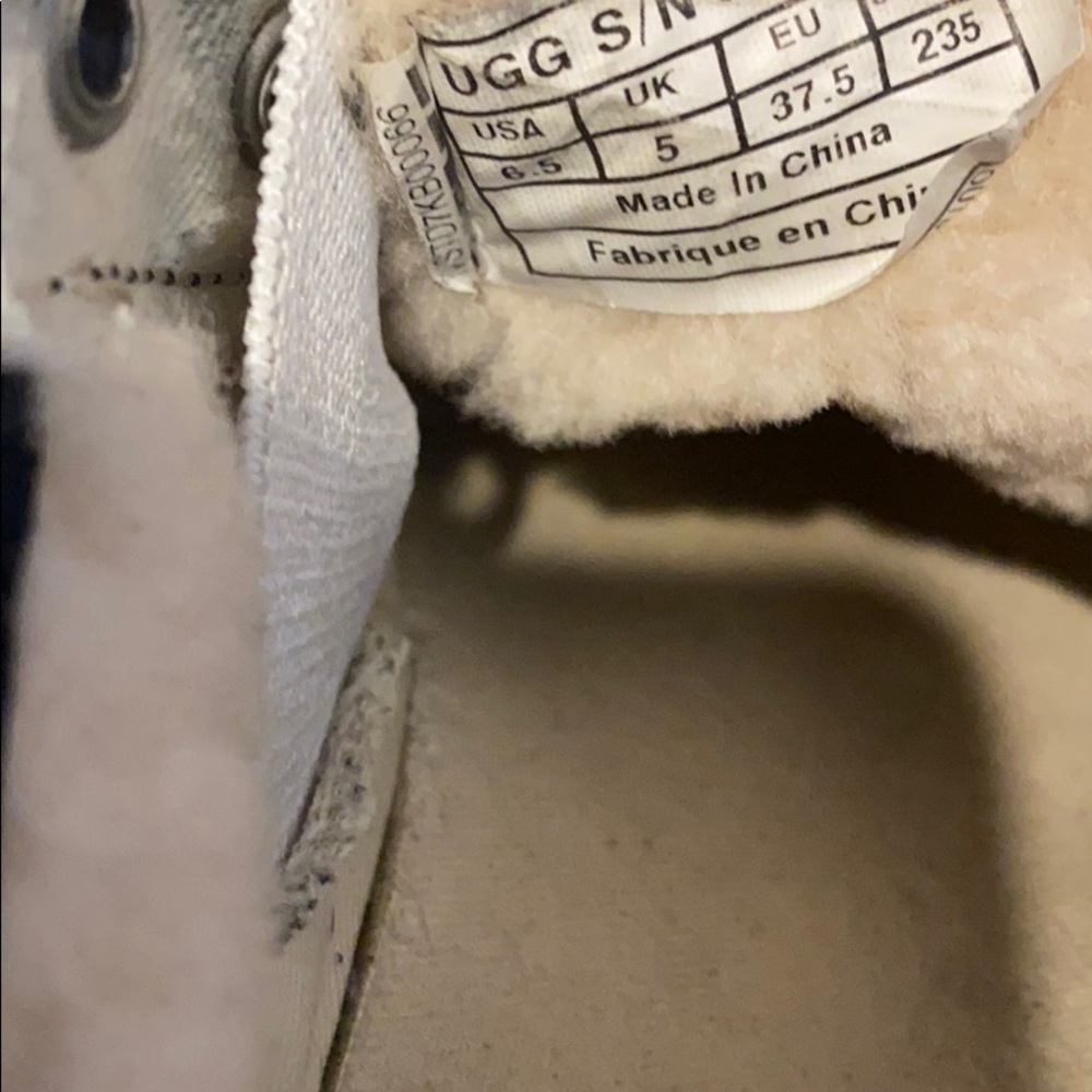 UGG - Picture 10 of 10